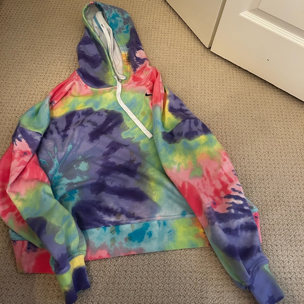 Tie Dye Nike Sweatshirt with hood and drawstrings. Oversized fit and cropped.